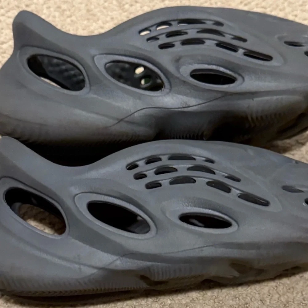 adidas lightweight slip